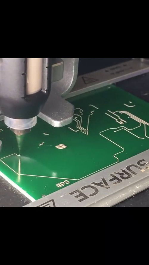 別看設(shè)備很小巧,這可是好科技產(chǎn)品,一臺(tái)就要30萬